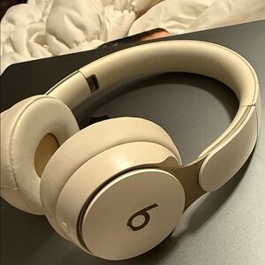 Solo3 Wireless On-Ear Headphones — Cream